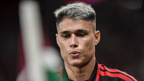 Luiz Araújo em campo pelo Flamengo.