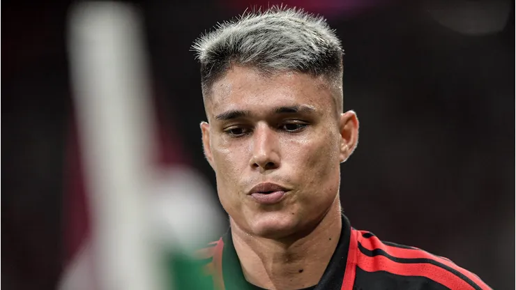 Luiz Araújo em campo pelo Flamengo.