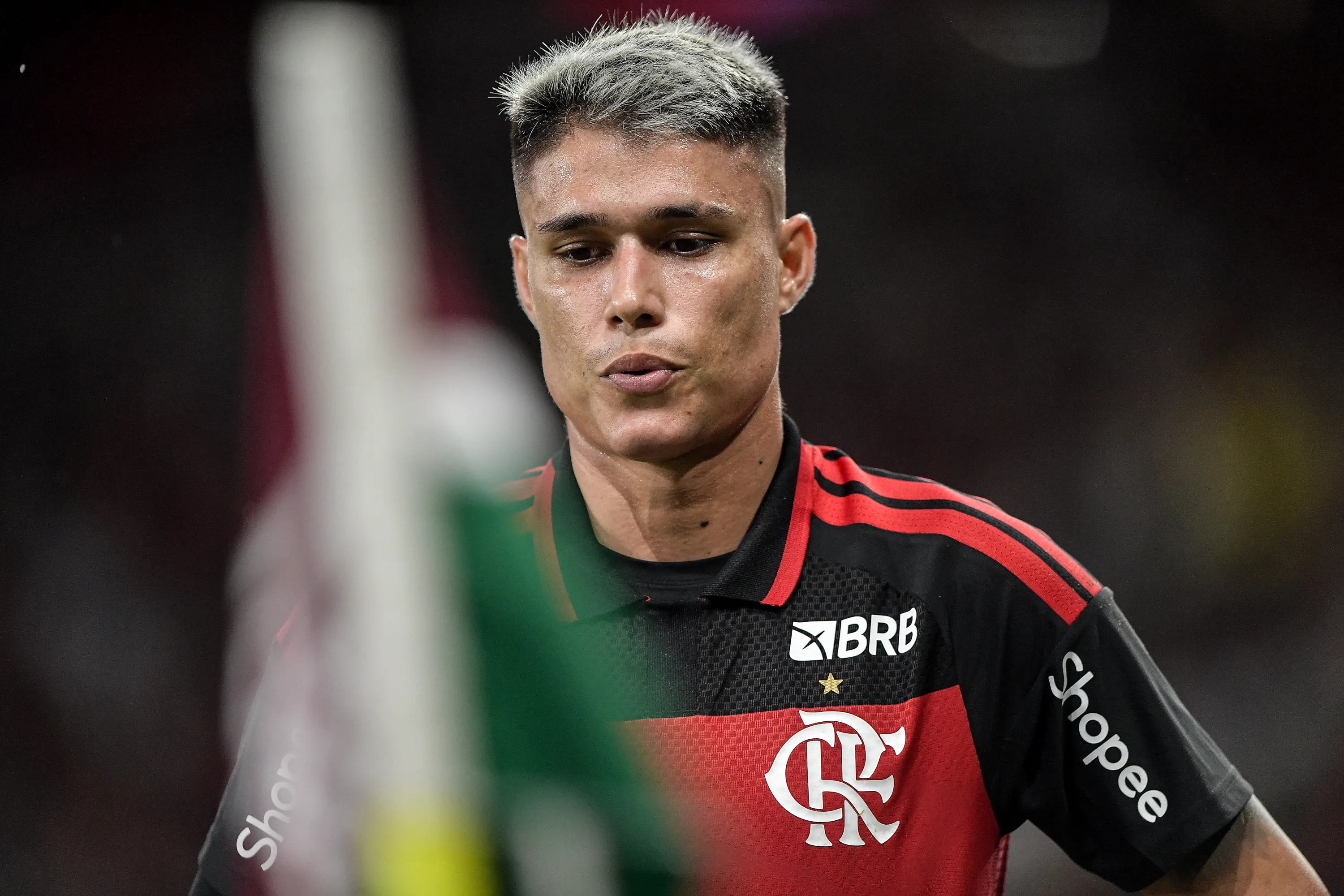 Luiz Araujo jogador do Flamengo durante partida contra o Fluminense no estadio Maracana pelo campeonato Carioca 2026. Foto: Thiago Ribeiro/AGIF