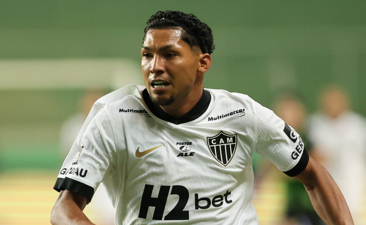 Rony e Júnior Santos não são relacionados para o jogo contra o Palmeiras em meio a conversas no Mercado