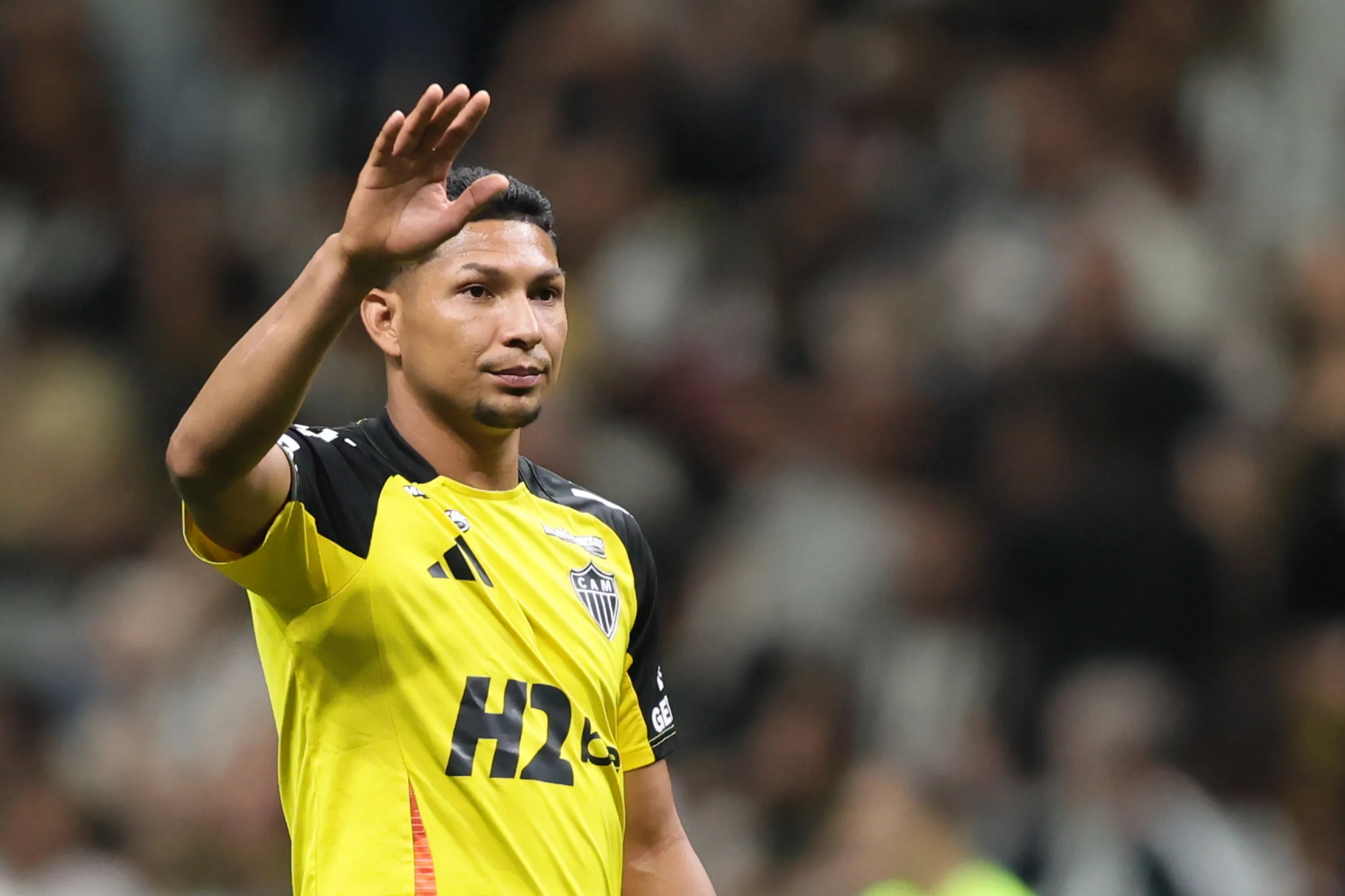 Rony jogador do Atletico-MG durante aquecimento antes da partida contra o Fortaleza no estadio Arena MRV pelo campeonato Brasileiro A 2025. Foto: Gilson Lobo/AGIF