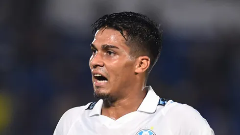 Arezo, atacante do Grêmio em partida pelo campeonato brasileiro (Foto: Christian Alvarenga/Getty Images)