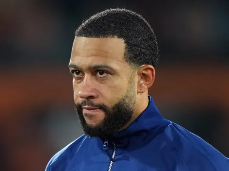 Corinthians age para renovar e impedir saída de Memphis