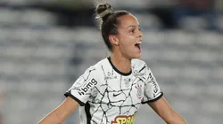Gabi Portilho com a camisa das Brabas. Foto: FocoUy/AGIF