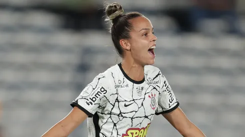 Gabi Portilho com a camisa das Brabas. Foto: FocoUy/AGIF