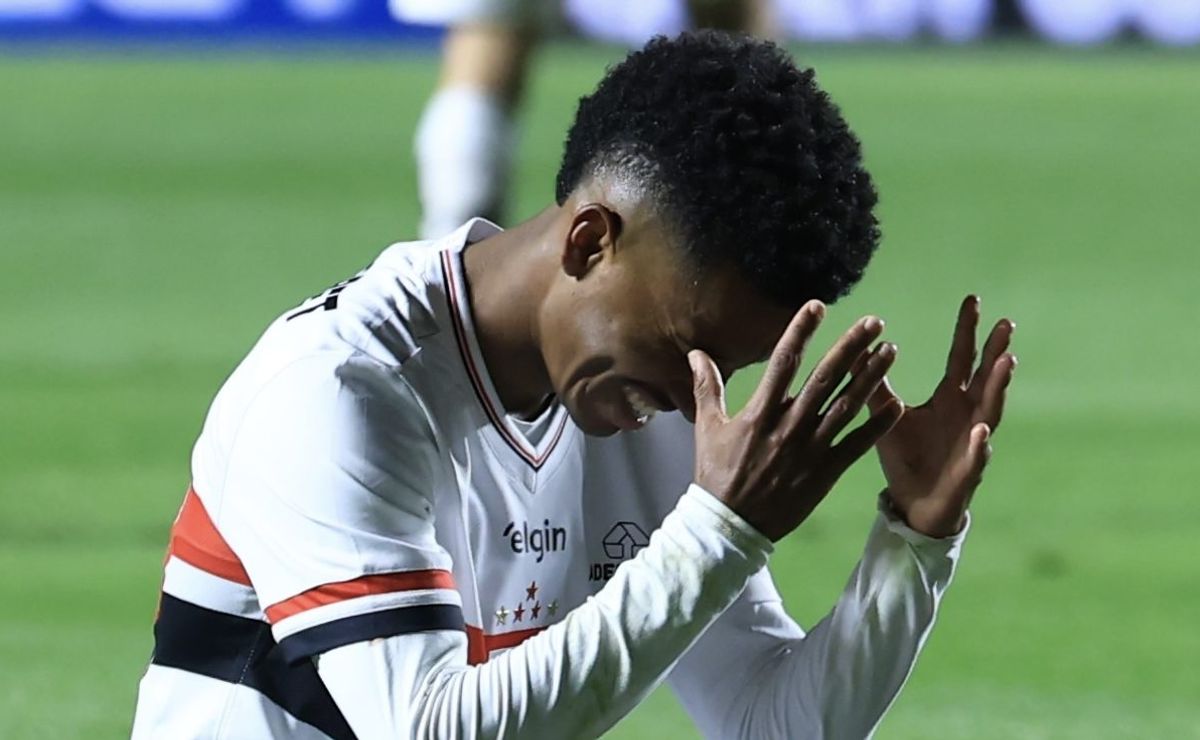 Marcos Antônio surpreende no São Paulo, e comunica desejo de seguir carreira no Flamengo