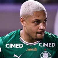 Vitor Roque começa no banco de reservas e torcida questiona