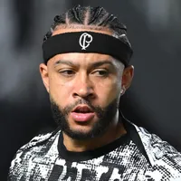 Memphis Depay recebe 'presente' de Jean Lucas, mas perde