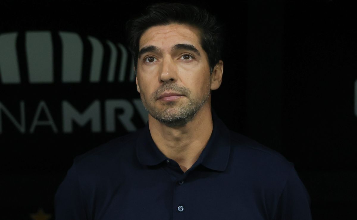 Abel Ferreira coloca Vitor Roque na reta final da partida e arranca empate na estreia do Brasileirão