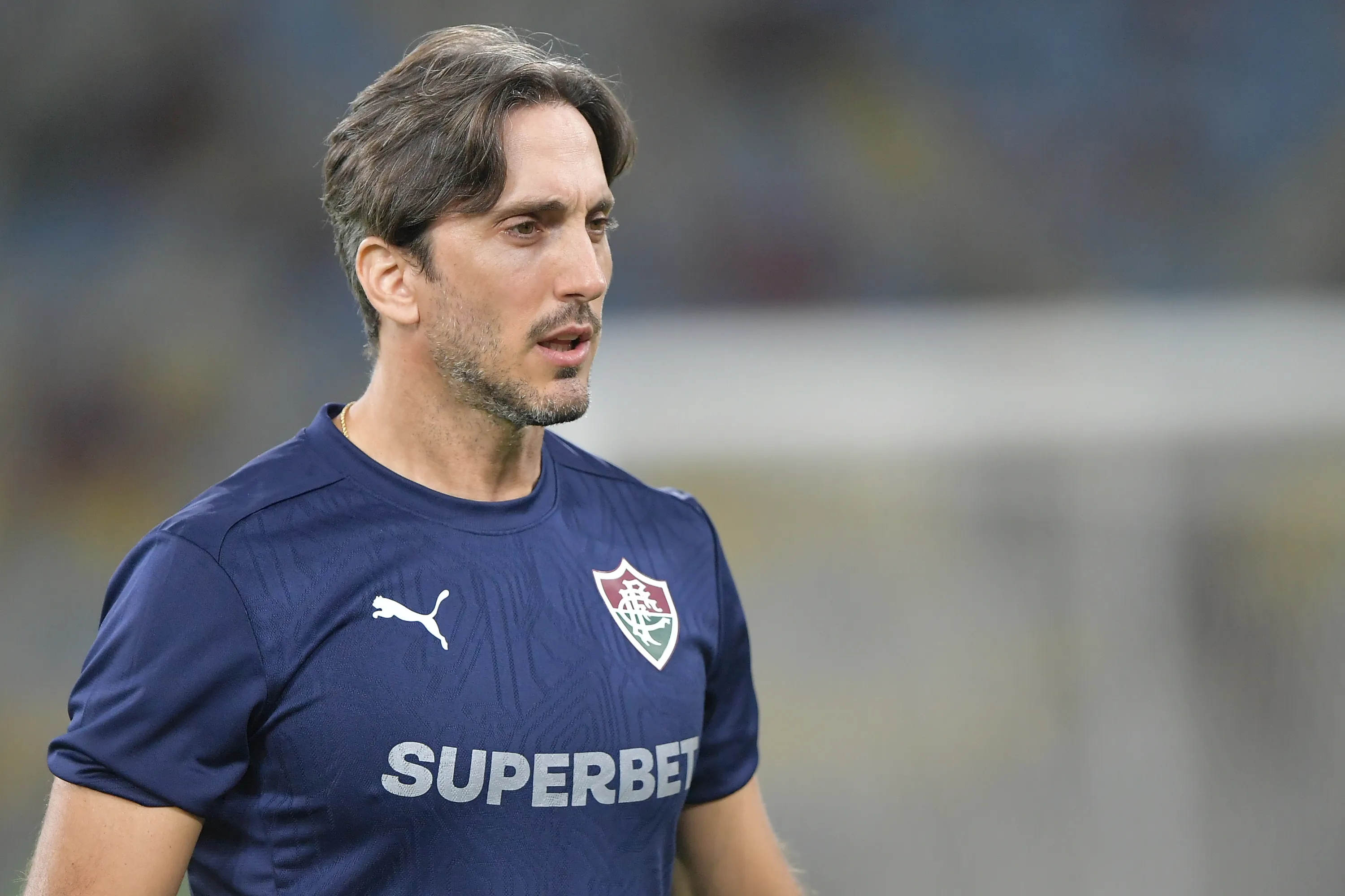 Luis Zubeldia tecnico do Fluminense durante partida contra o Gremio no estadio Maracana pelo campeonato Brasileiro A 2026. Foto: Thiago Ribeiro/AGIF