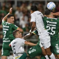 Santos vacila na defesa e toma goleada da Chape na estreia do Brasileiro