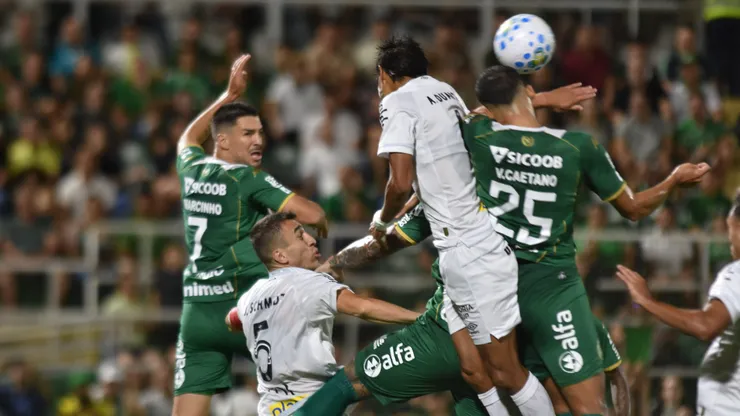 Defesa do Peixe bobeou na reta final do 2º tempo e time não conseguiu segurar vitória em Chapecó