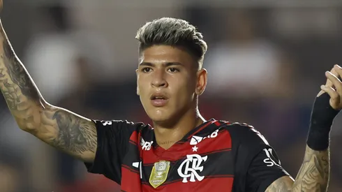 Carrascal, meia-atacante do Flamengo em partida pelo campeonato brasileiro (Foto: Miguel Schincariol/Getty Images)