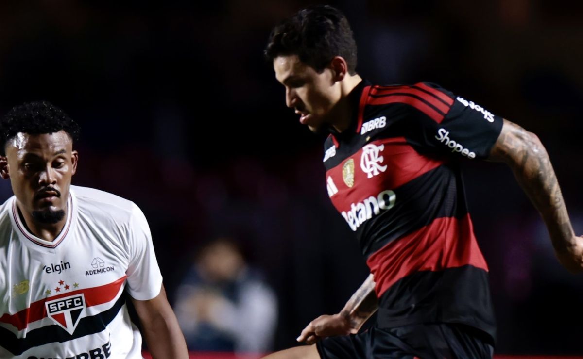 Flamengo joga mal, cai de rendimento e perde de virada para o São Paulo no Campeonato Brasileiro