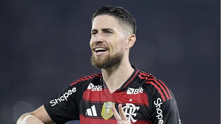 RJ - RIO DE JANEIRO - 22/11/2025 - BRASILEIRO A 2025, FLAMENGO X BRAGANTINO - Jorginho jogador do Flamengo comemora seu gol durante partida contra o Bragantino no estadio Maracana pelo campeonato Brasileiro A 2025. Foto: Alexandre Loureiro/AGIF