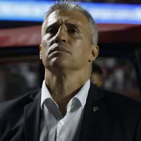 Crespo detalha que pretende utilizar Alisson se meio-campista apresentar condições