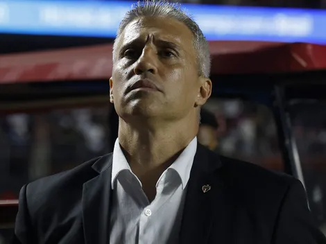 Crespo detalha que pretende utilizar Alisson se meio-campista apresentar condições