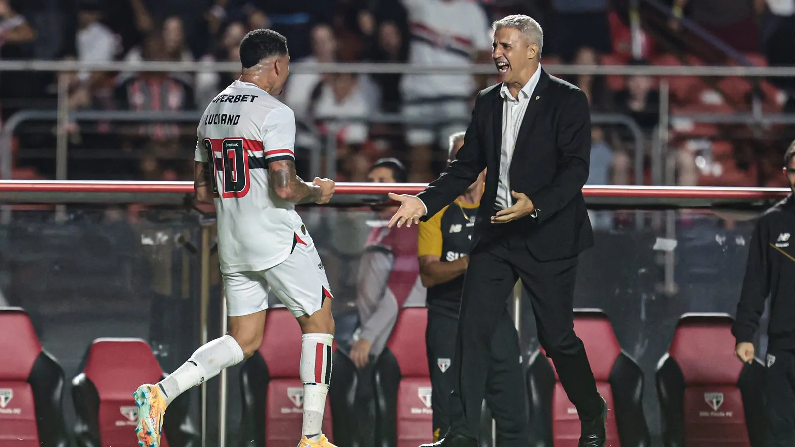 Crespo comemora gol do Tricolor, sobre o Flamengo, com Luciano – Foto: Flickr Oficial São Paulo Futebol Clube