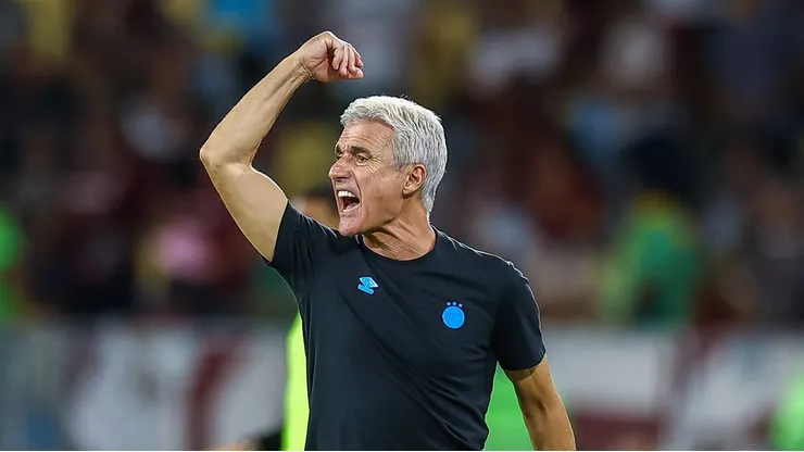 Luís Castro escancara fragilidades técnicas do Grêmio e detalha mudança