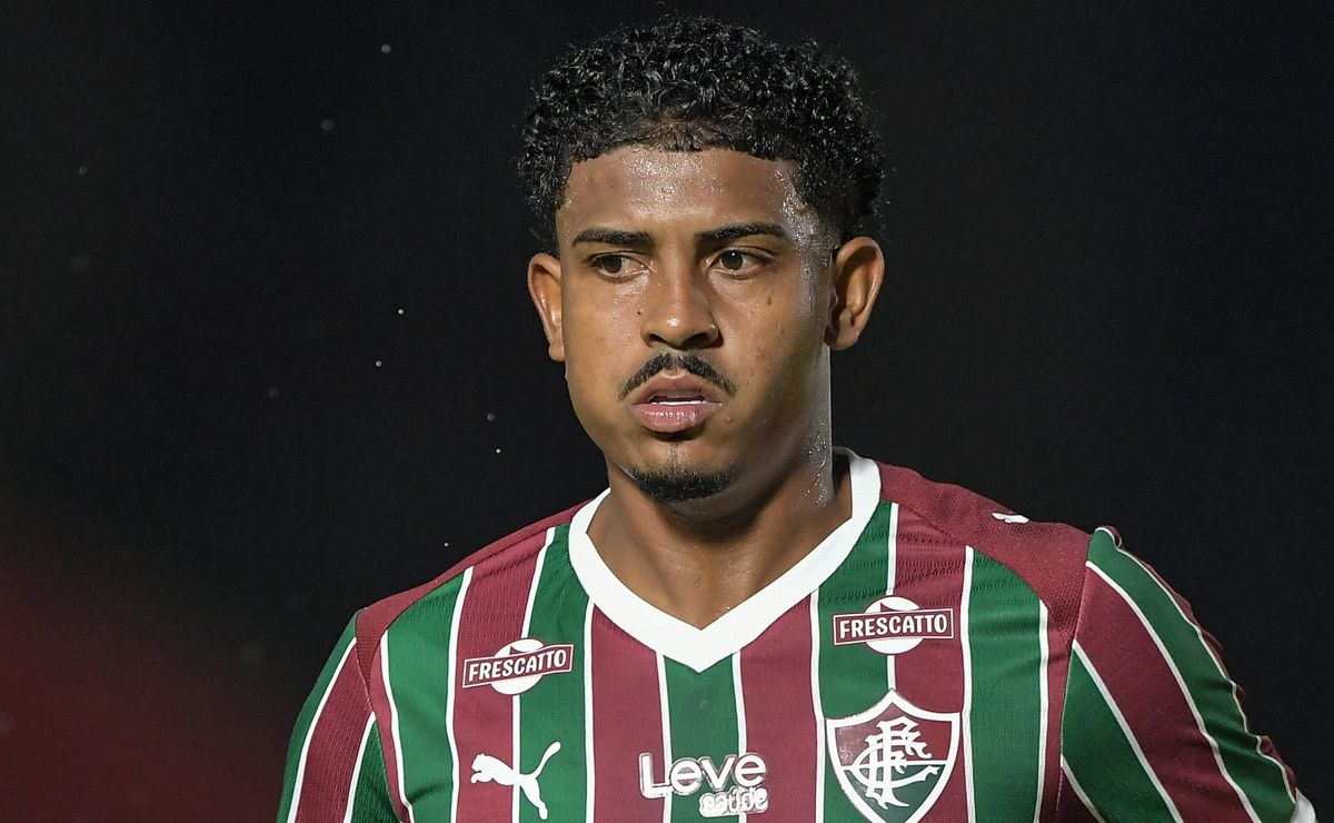 John Kennedy expõe relação com Zubeldía após vitória do Fluminense no Brasileiro: “É importante ter uma cabeça diferente”