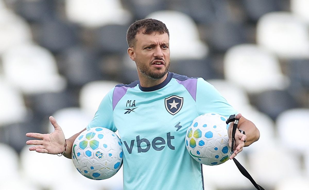 Martín Anselmi mal inicia trabalho no Botafogo e comparação envolvendo sequência de jogos chama atenção