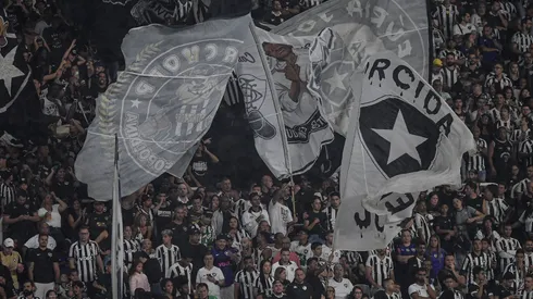 Fúria Jovem mantém protestos e anuncia manifestação nas arquibancadas em Botafogo x Cruzeiro – Thiago RibeiroAGIF