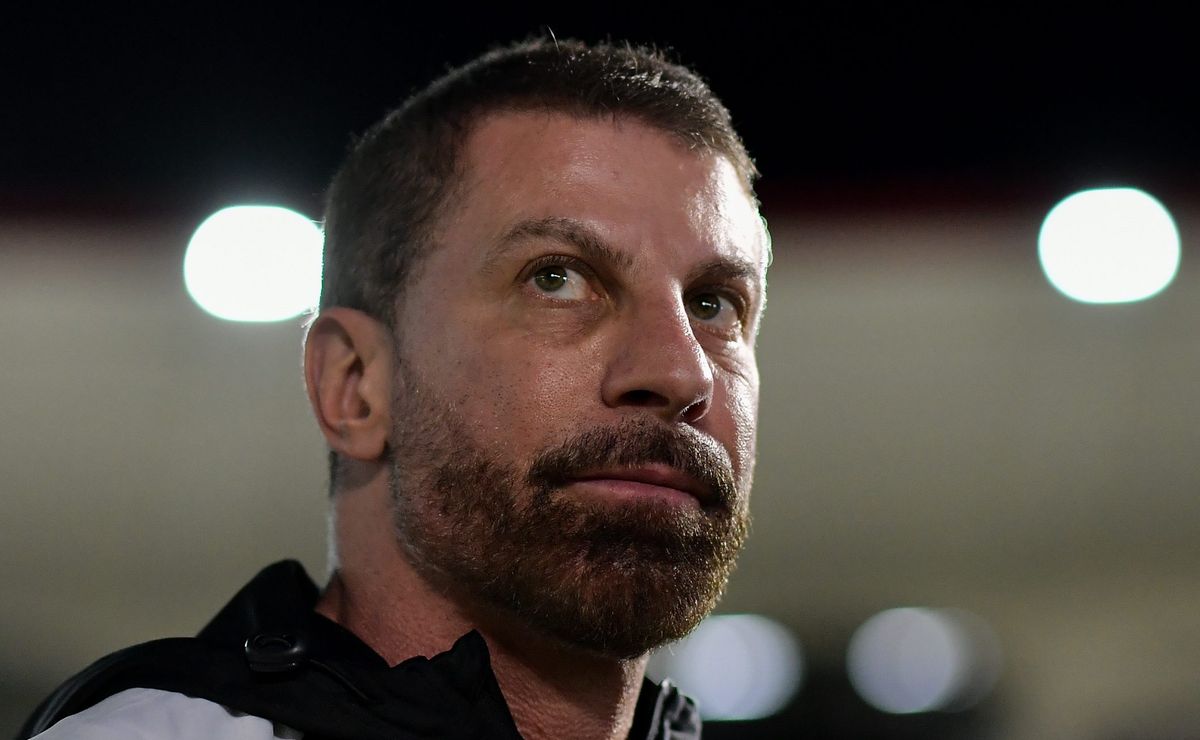 Vasco define metas ousadas para 2026 e planeja pacote de reforços após saídas de peso