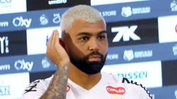 Gabriel Barbosa(Gabigol) posa para fotos durante sua apresentação oficial