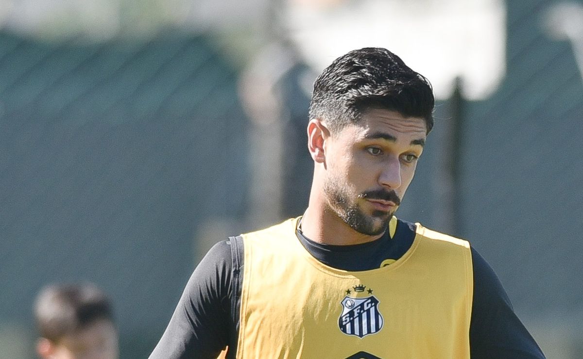 João Basso pode deixar o Santos, Corinthians faz sondagem e negócio ganha força por empréstimo