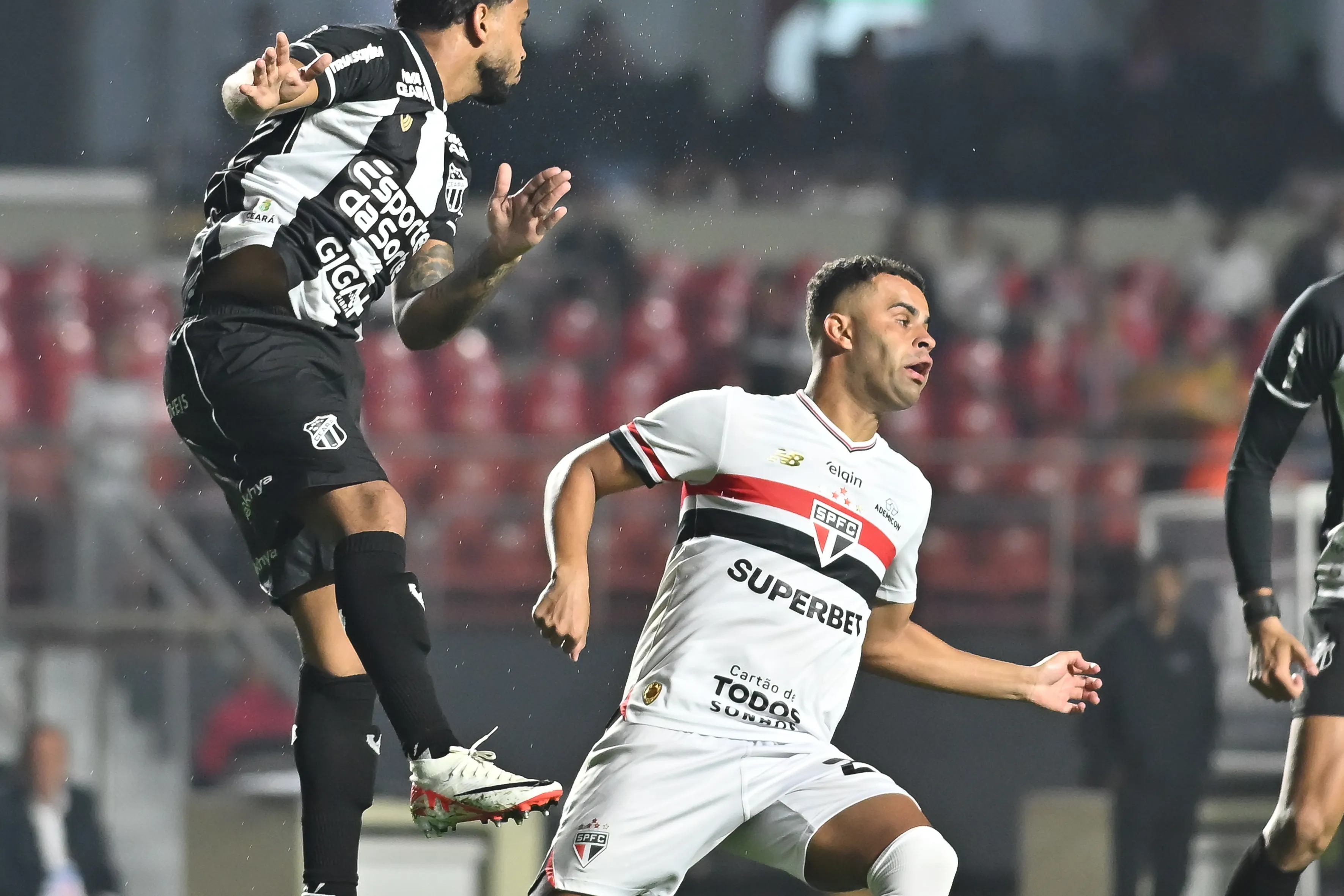 SP – SAO PAULO – 29/09/2025 – BRASILEIRO A 2025, SAO PAULO X CEARA – Alisson jogador do Sao Paulo durante partida contra o Ceara no estadio Morumbi pelo campeonato Brasileiro A 2025. Foto: Jota Erre/AGIF