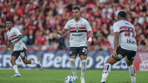 Alisson enfrenta rejeição da torcida, mas São Paulo articula reintegração de jogador com apoio de elenco – Thiago RibeiroAGIF