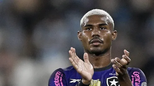 Cuiabano em campo pelo Botafogo.