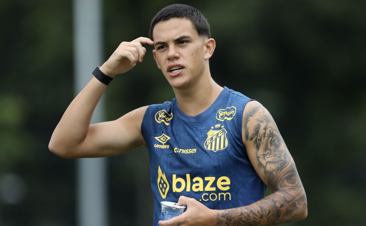 Ajax corre contra o tempo por JP Chermont, Santos faz jogo duro e negócio vira novela europeia