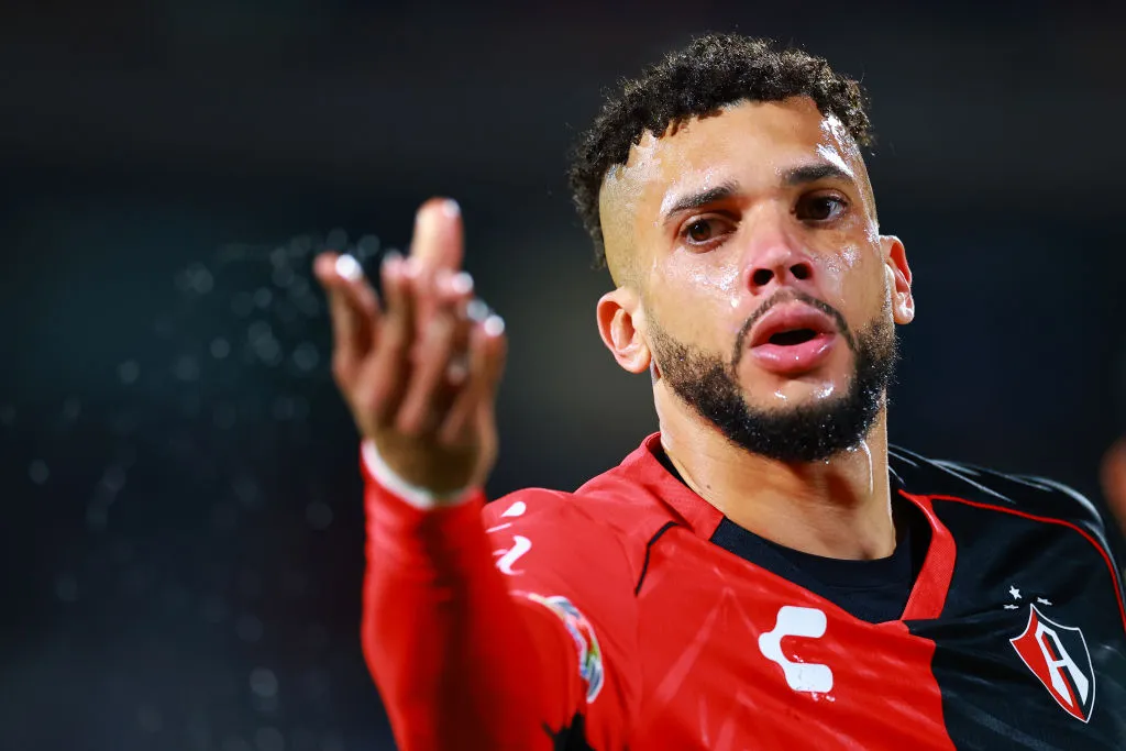 Matheus Dória em ação pelo seu ex-clube, Atlas. (Photo by Hector Vivas/Getty Images)