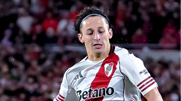Galarza em ação com a camisa do River Plate.