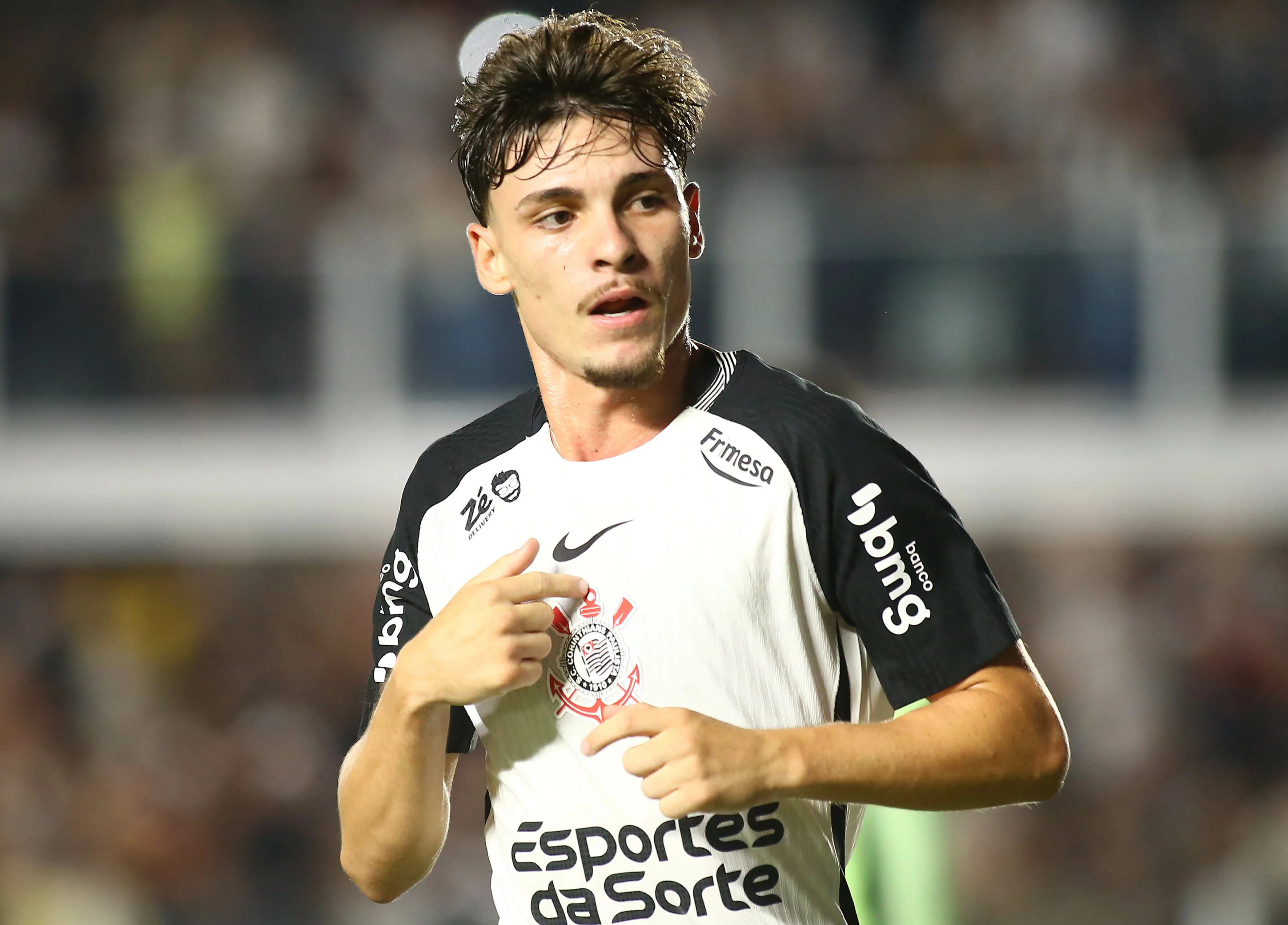 Breno Bidon jogador do Corinthians comemora seu gol durante partida contra o Bahia no estadio Vila Belmiro pelo campeonato Brasileiro A 2026. Foto: Mauricio De Souza/AGIF