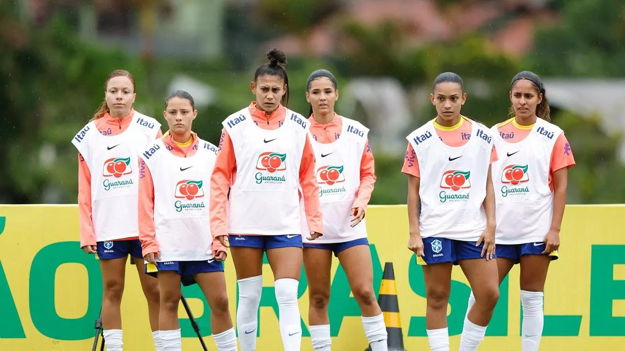 Atletas da Seleção Sub-20 em treino