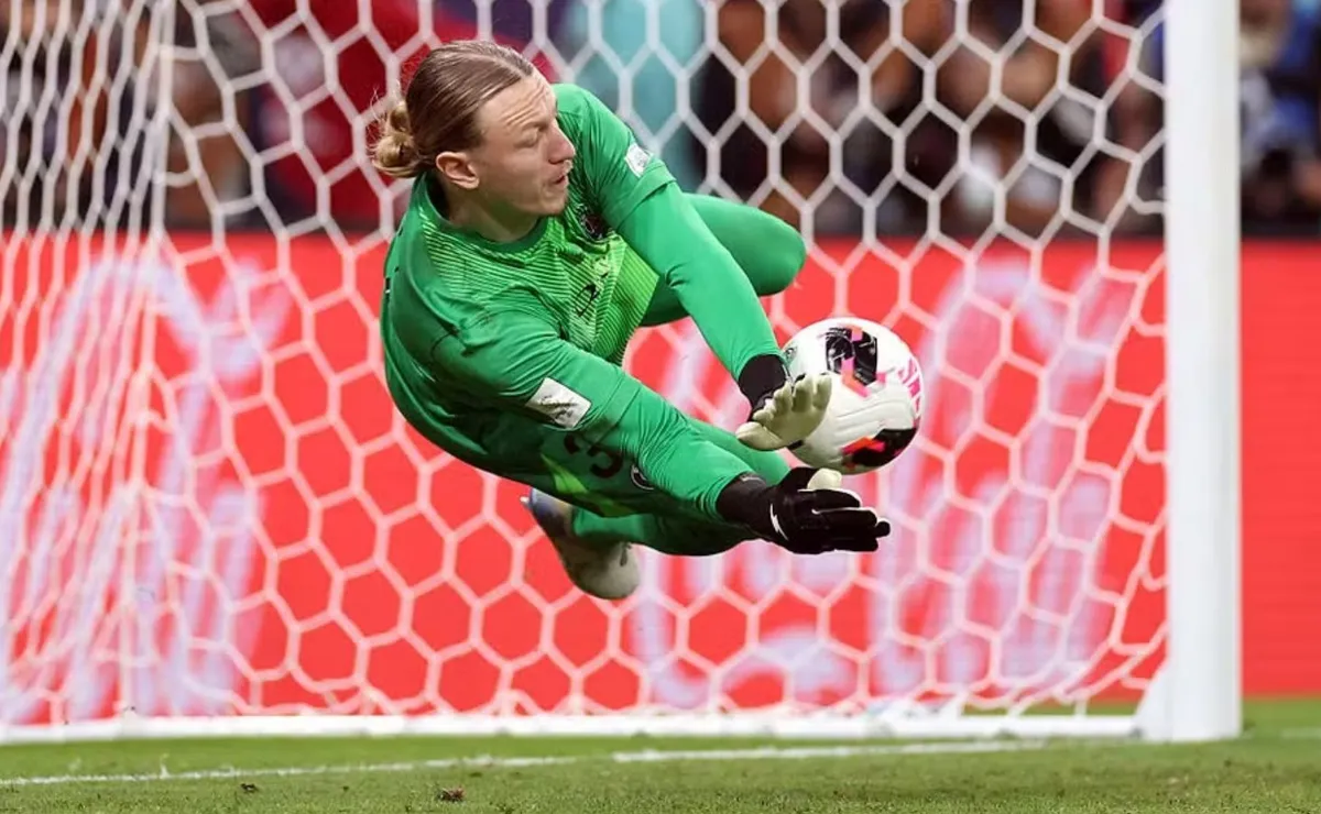 Vilão do Flamengo na final do Mundial de Clubes, Savanov, do PSG, manda recado para fãs brasileiros