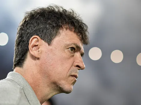 Diniz 'explode' em parada técnica e cobra geral com palavrões no Vasco