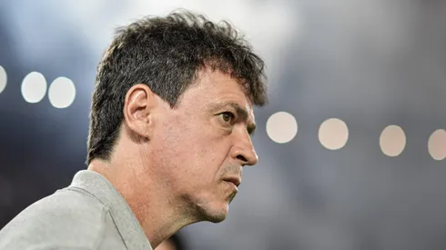 Fernando Diniz cobrou geral a saída de bola do Vasco após erros em sequência contra o Mirassol