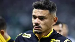 Tiquinho Soares, jogador do Santos, durante aquecimento antes da partida contra o Palmeiras no estadio Arena Allianz Parque pelo campeonato Brasileiro A 2025. Foto: Fabio Giannelli/AGIF
