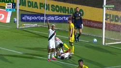 Coutinho assusta com choque de cabeça após gol do Vasco da Gama.