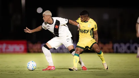 Cauan Barros jogador do Mirassol durante partida contra o Vasco no estadio Jose Maria de Campos Maia pelo campeonato Brasileiro A 2026. Foto: Vinicius Silva/AGIF