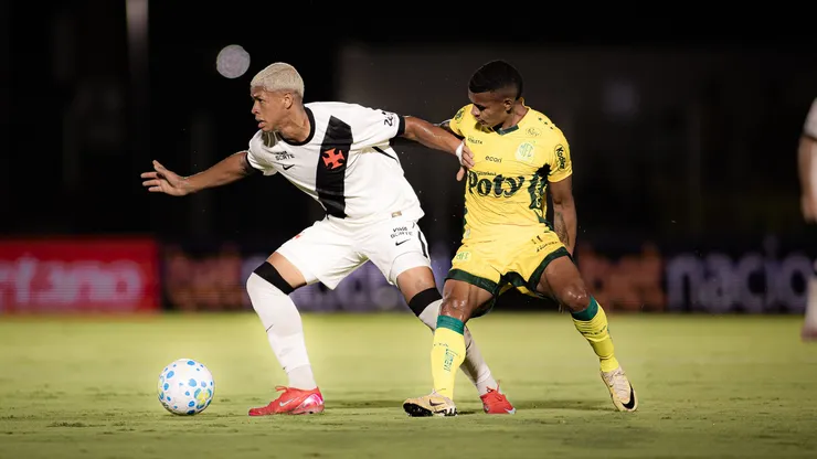 Cauan Barros jogador do Mirassol durante partida contra o Vasco no estadio Jose Maria de Campos Maia pelo campeonato Brasileiro A 2026. Foto: Vinicius Silva/AGIF