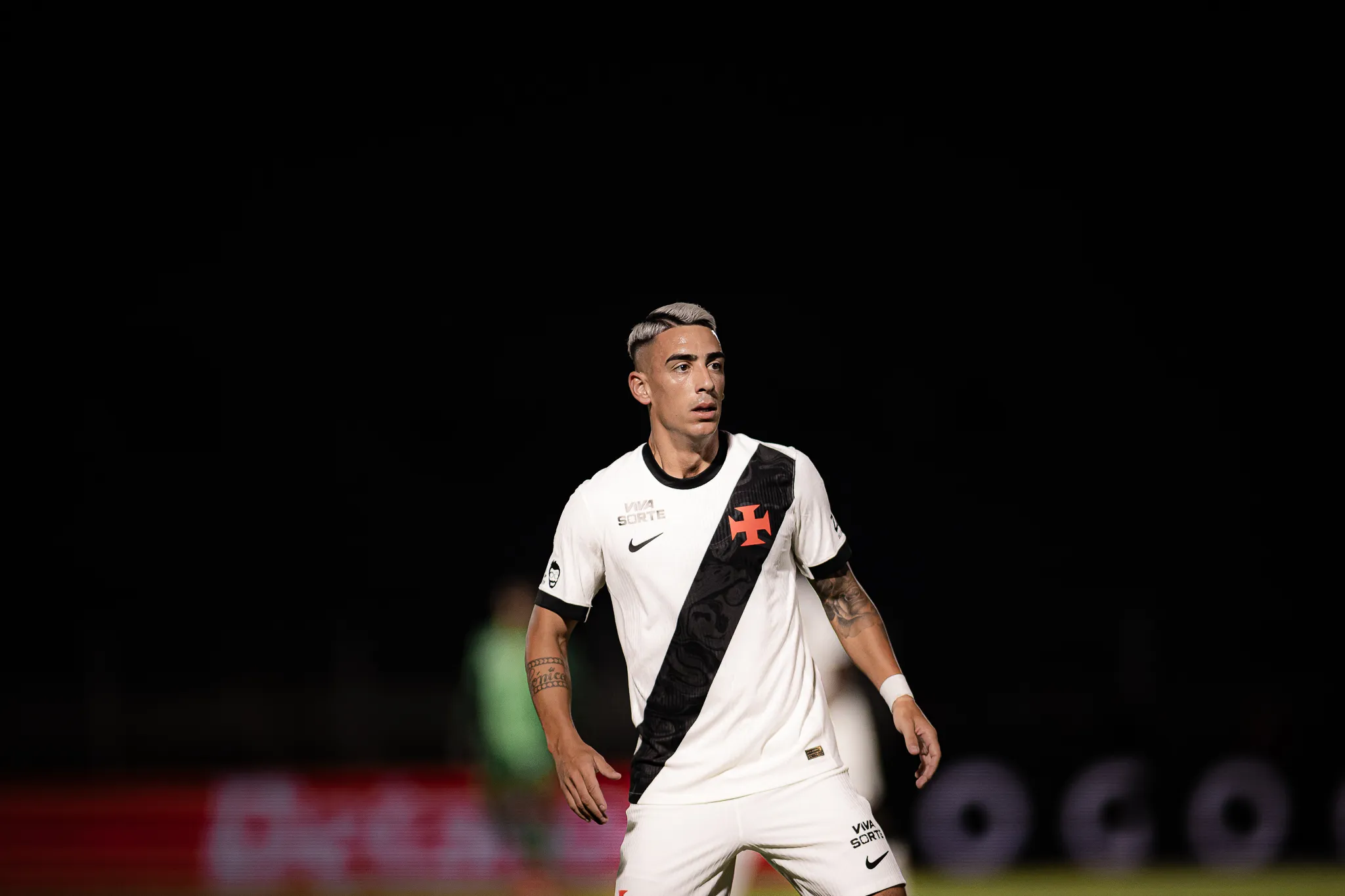 Puma Rodríguez errou demais nas saídas de bolas do Vasco, o que deu confiança ao Mirassol para virada no Maião – Foto: Vinicius Silva/AGIF