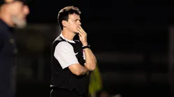 Fernando Diniz mostrou descontrole logo no início de jogo em Mirassol e tática de sair 'jogando bonito' chamou rival para sua área