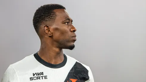 Cuesta, jogador do Vasco, durante partida contra o Flamengo no estadio Maracana pelo campeonato Carioca 2026. Foto: Thiago Ribeiro/AGIF