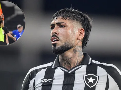 Barboza 'explode' com bandeira após polêmica em Botafogo x Cruzeiro