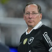 John Textor é fortemente vaiado no Nilton Santos