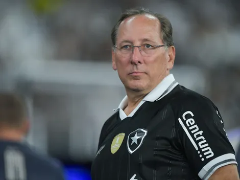 John Textor é fortemente vaiado no Nilton Santos